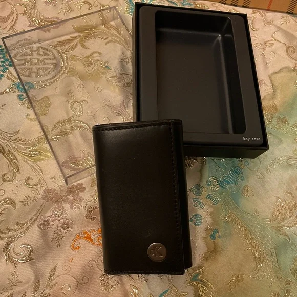 Authentic Nina Ricci & Calvin Klein bundle - Picture 8 of 8